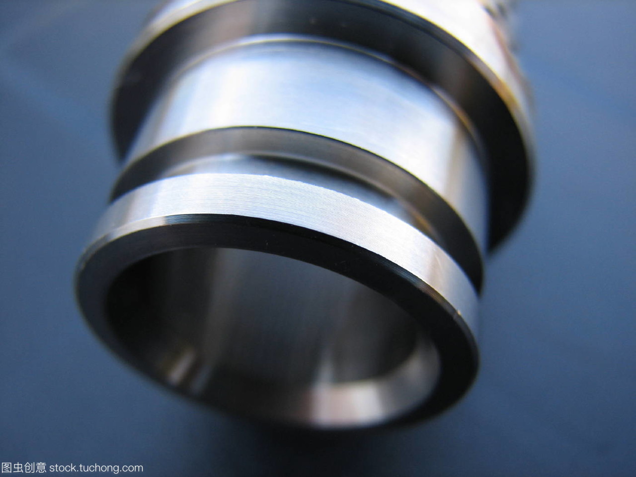 從轉動到網通 Panther金屬中的制造與連接藝術